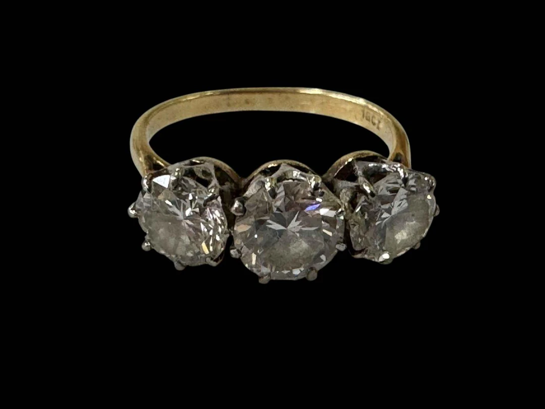 Good diamond three stone 18 carat gold ring, centre stone 1 carat