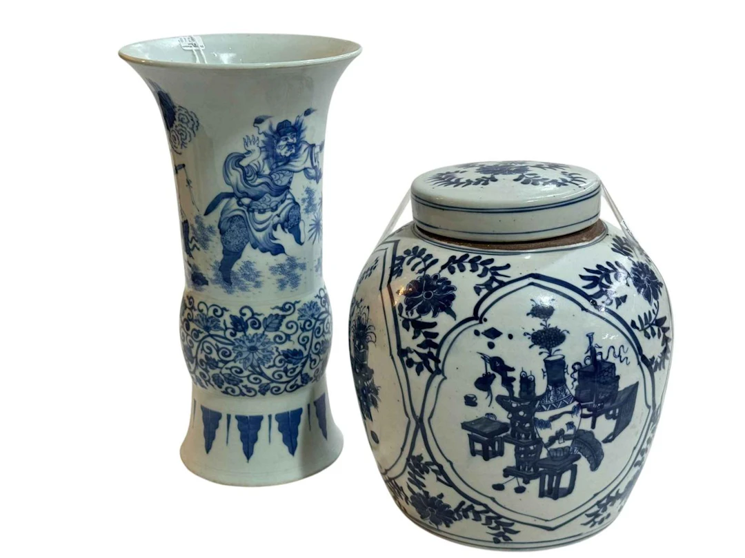 Large Chinese blue and white ginger jar and a large Chinese blue and