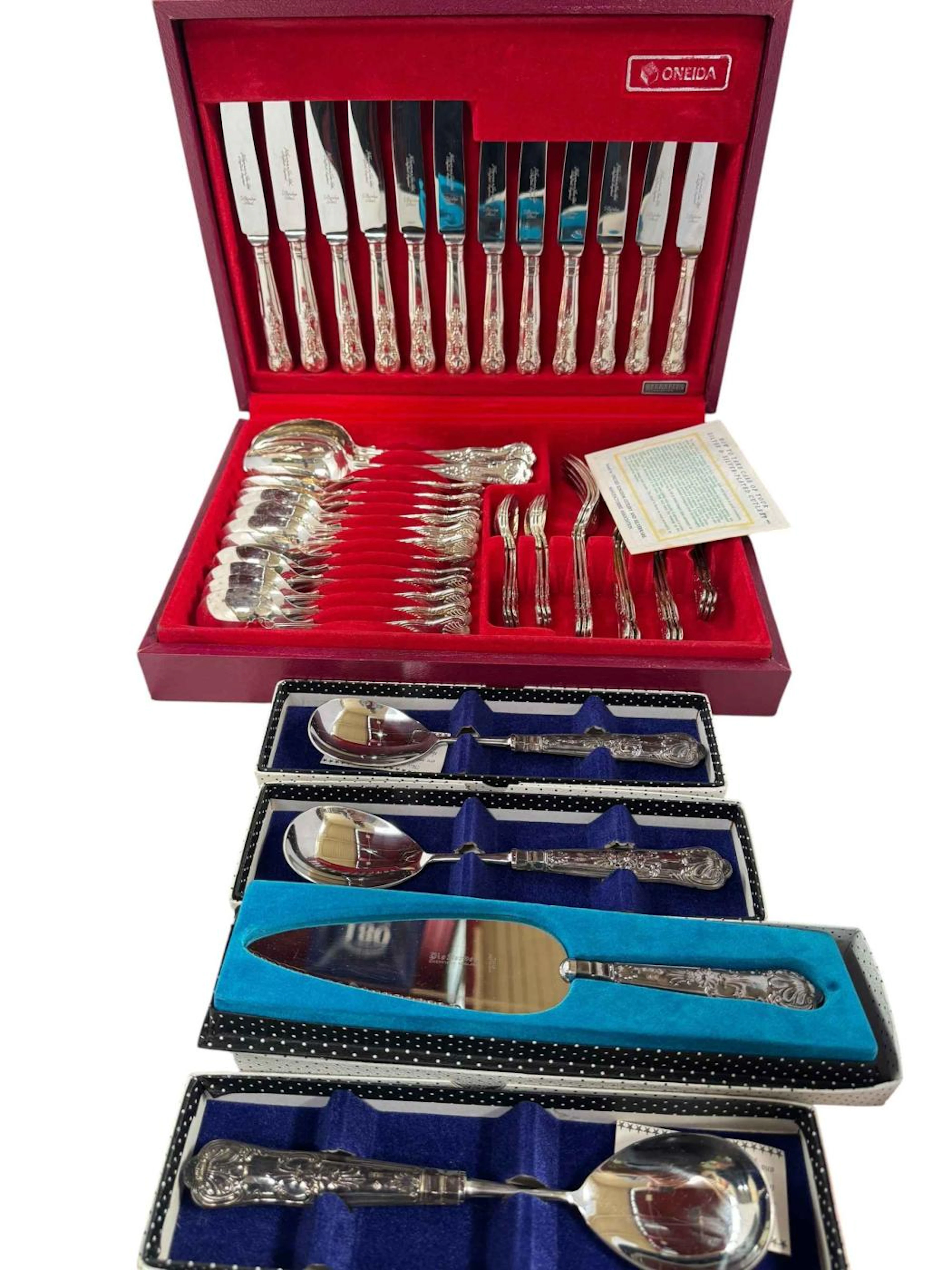 Oneida canteen of Kings Pattern cutlery, three silver handled serving