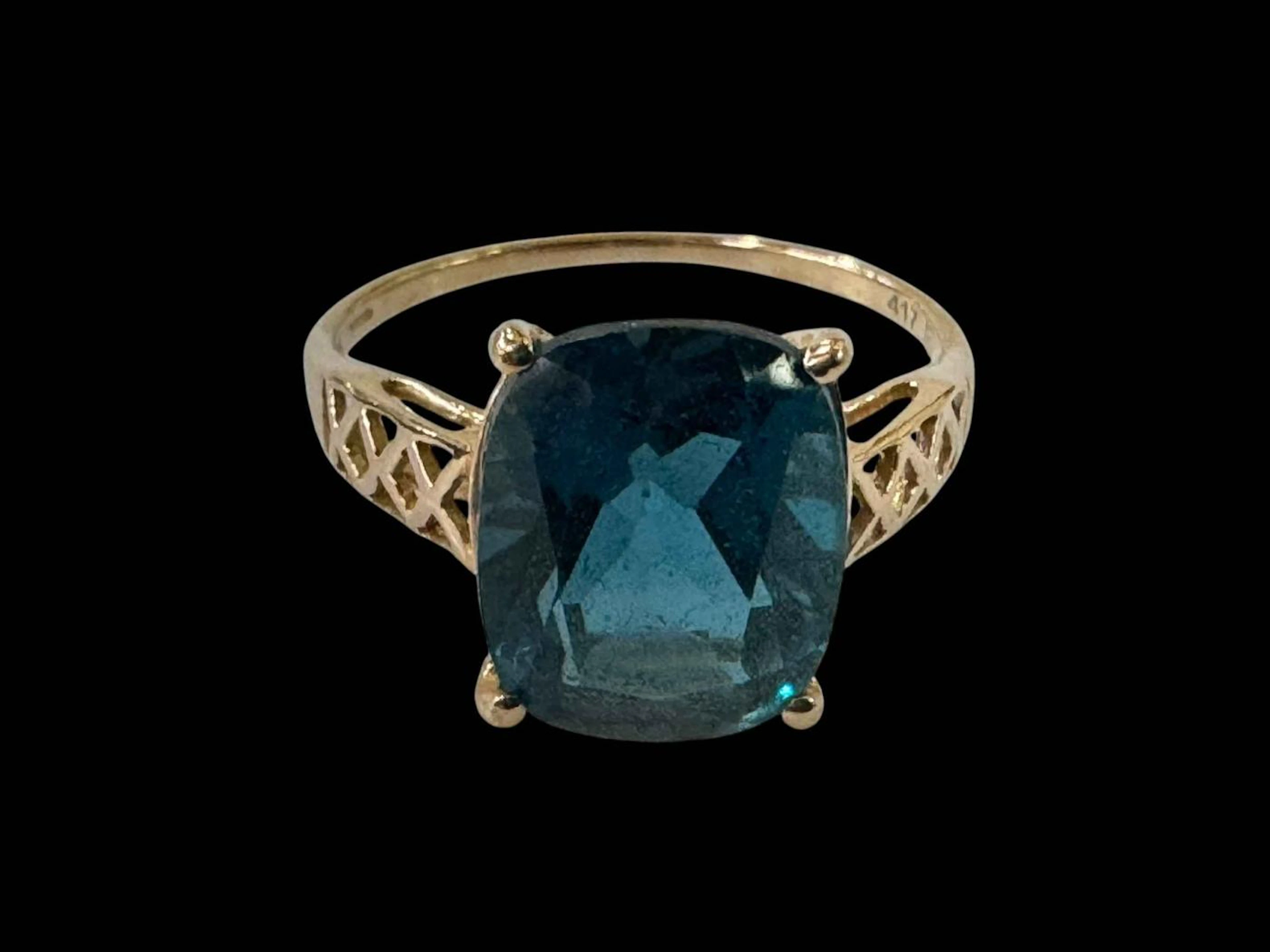 London blue topaz (6.5 carat) 10k gold ring, size S/T, with certificate.