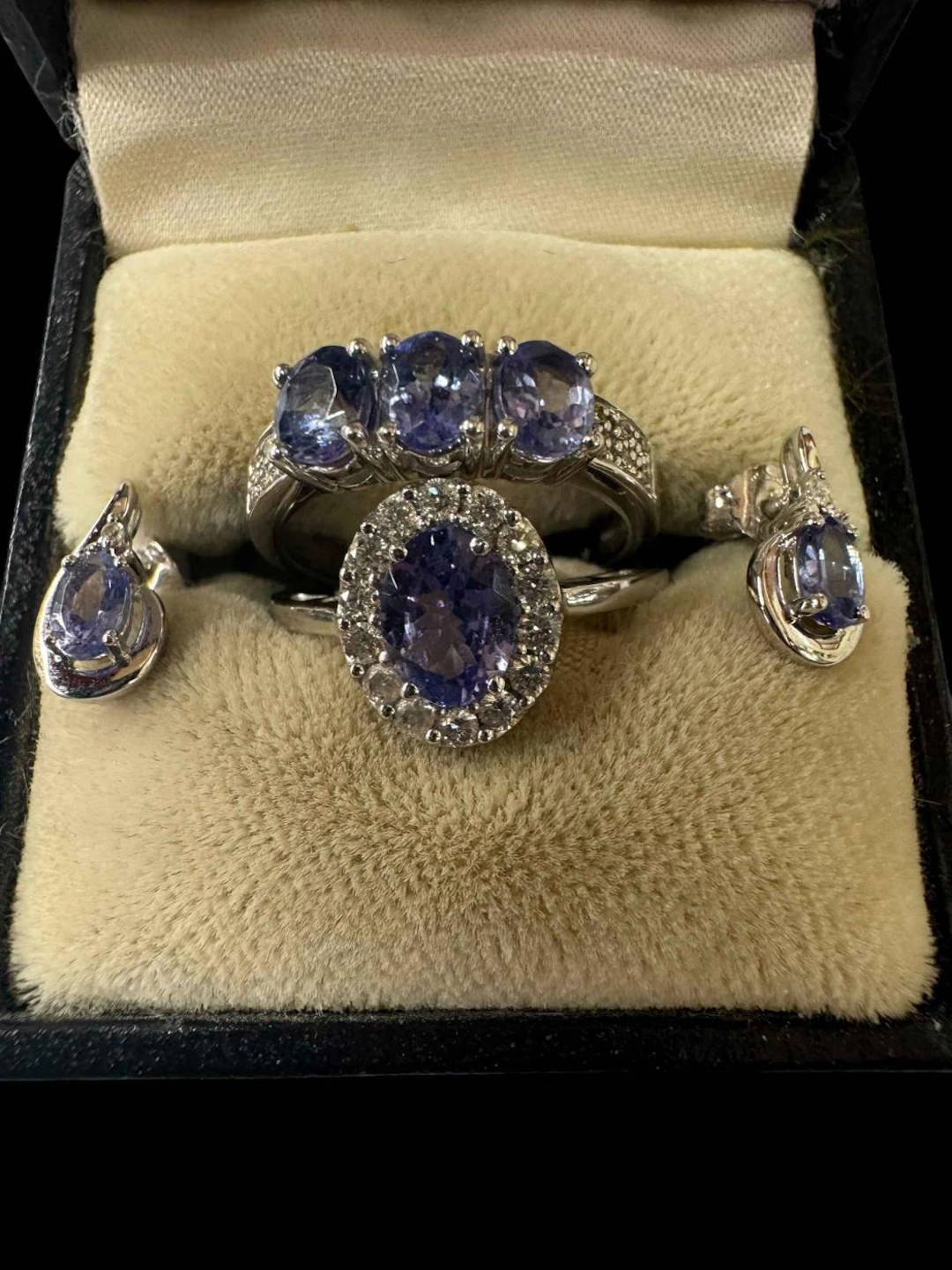 Two tanzanite 9 carat white gold rings, size L, and tanzanite earrings (3).