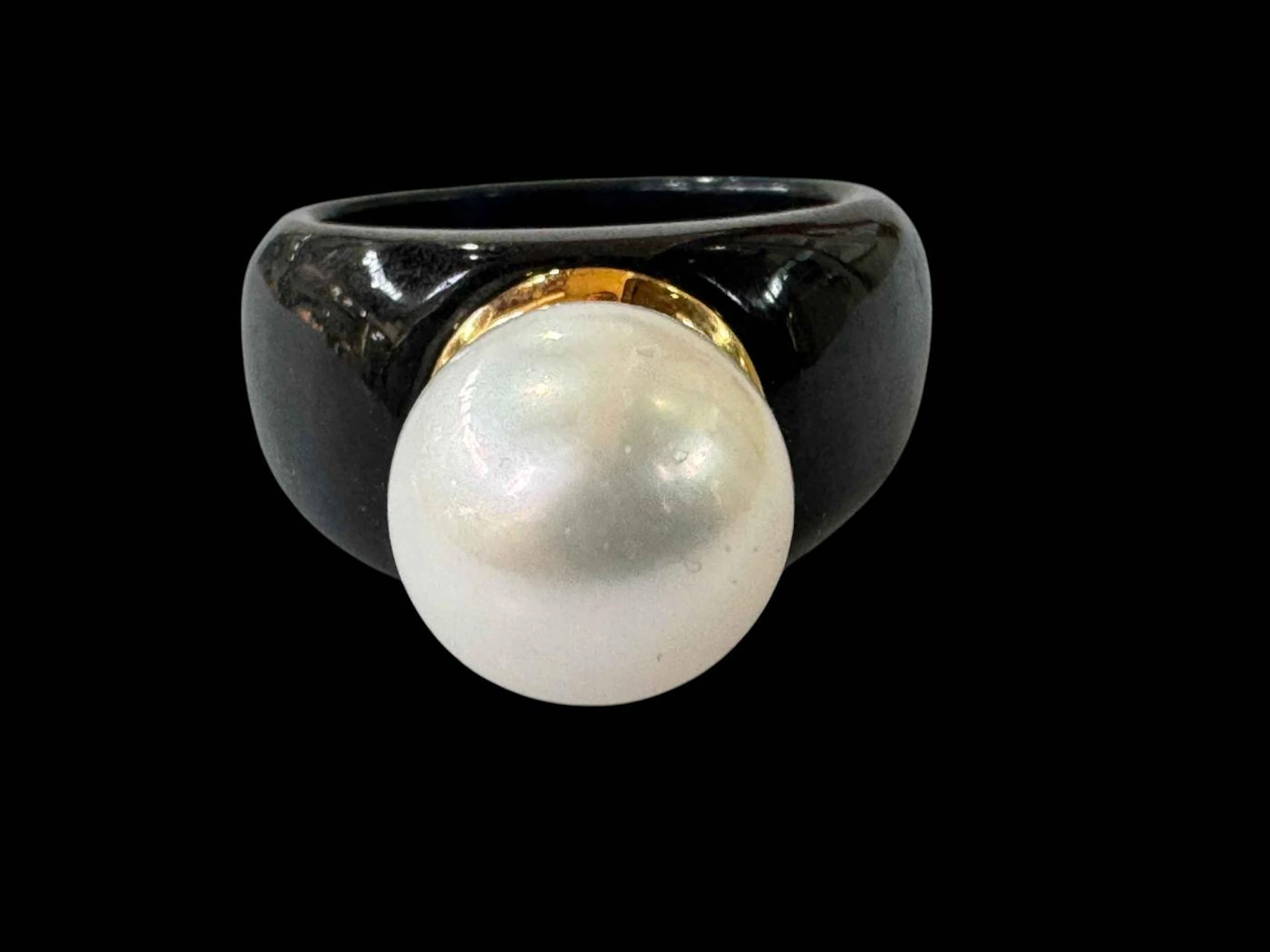 Black jade and south sea pearl ring, size S/T.