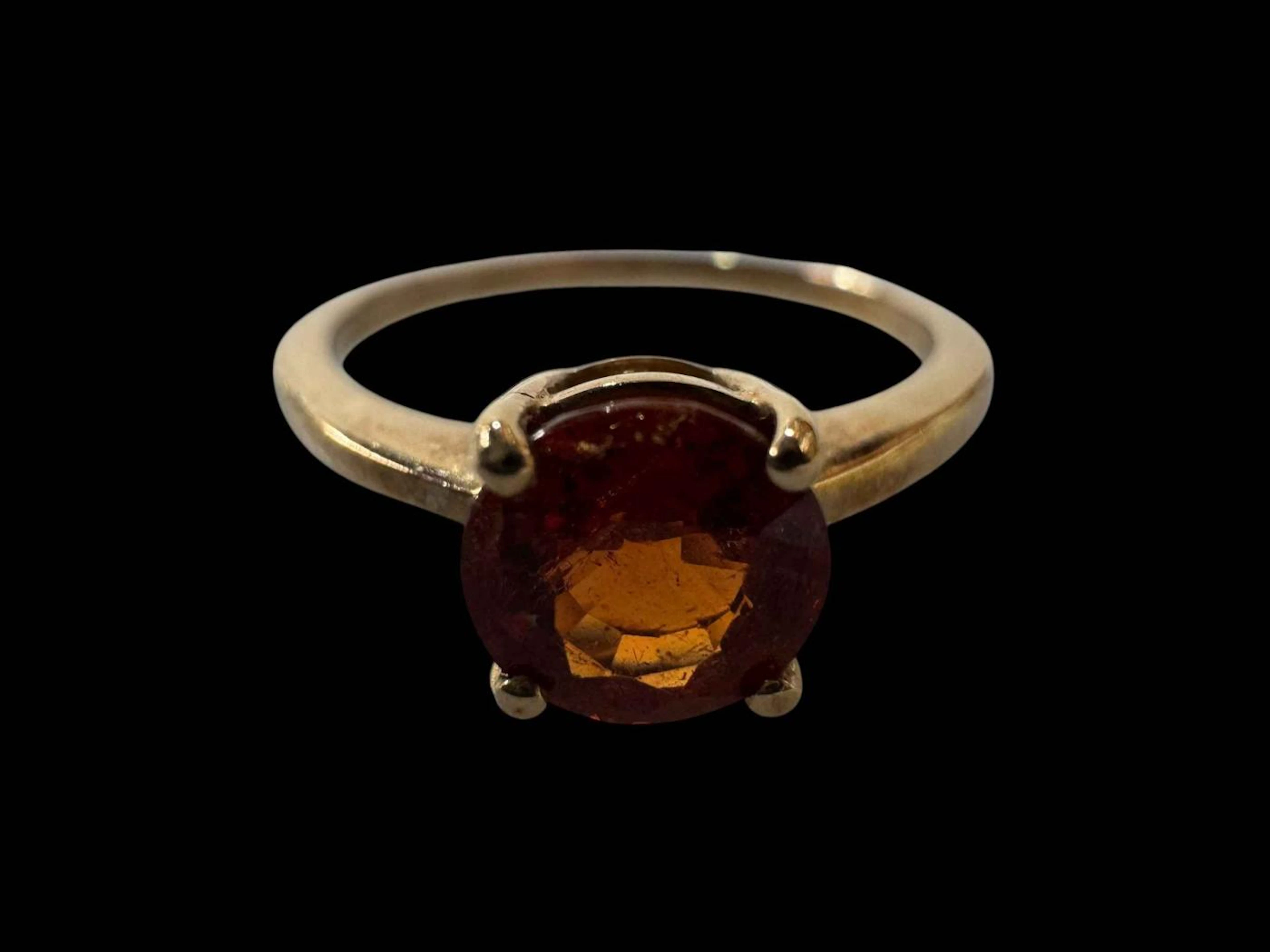 Madeira 1 carat citrine 9 carat gold ring, size L/M.