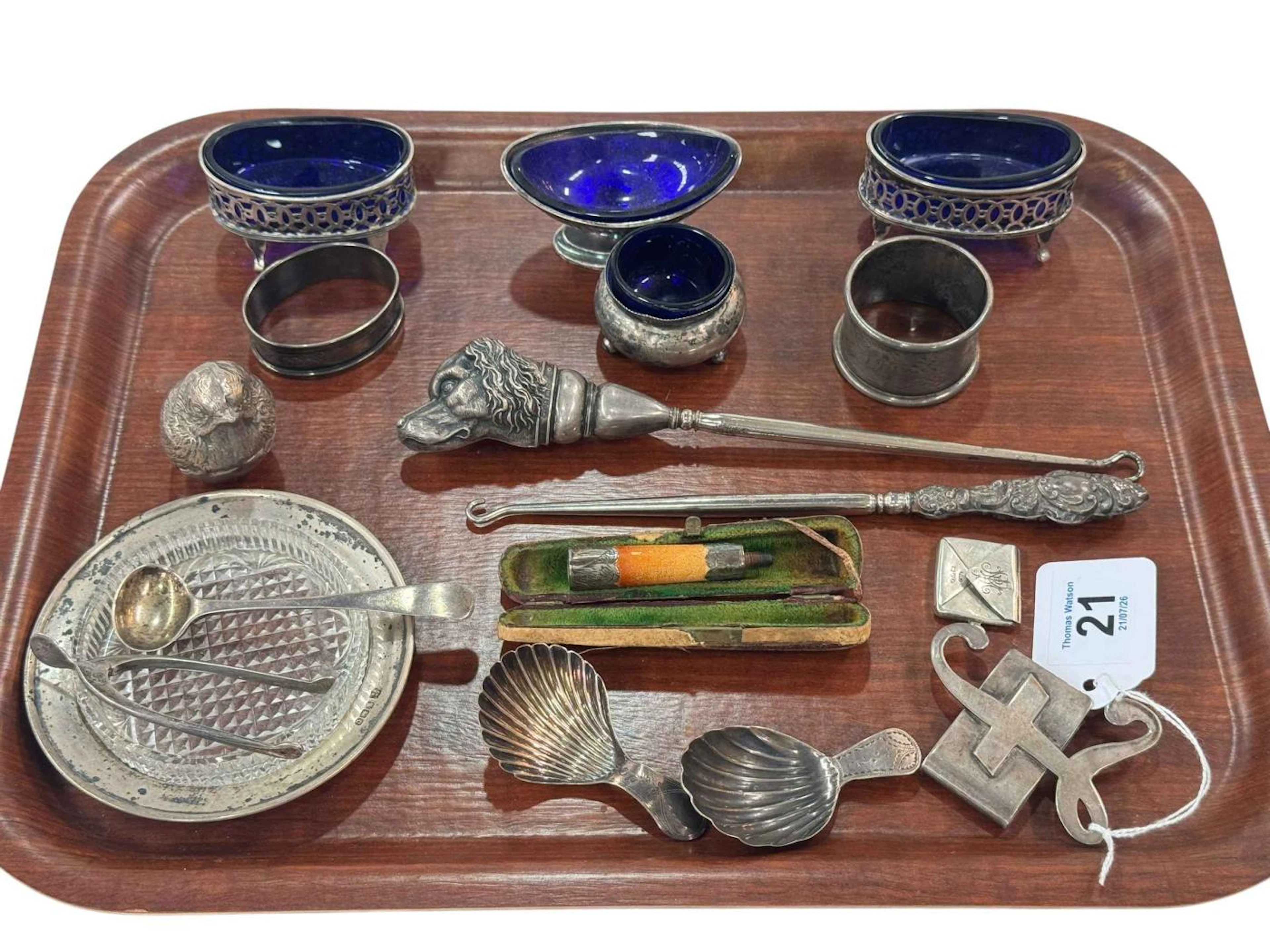 Tray of silver small items including Edwardian novelty spaniel head