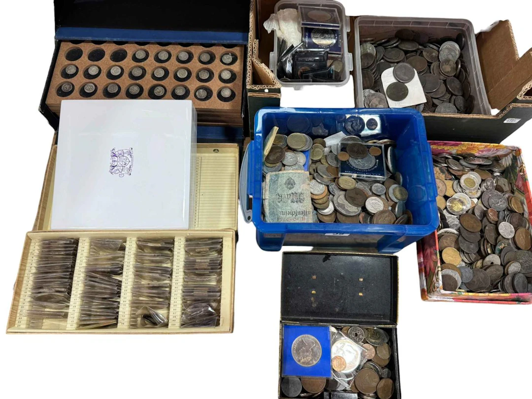 Large collection of coinage including British and Foreign.