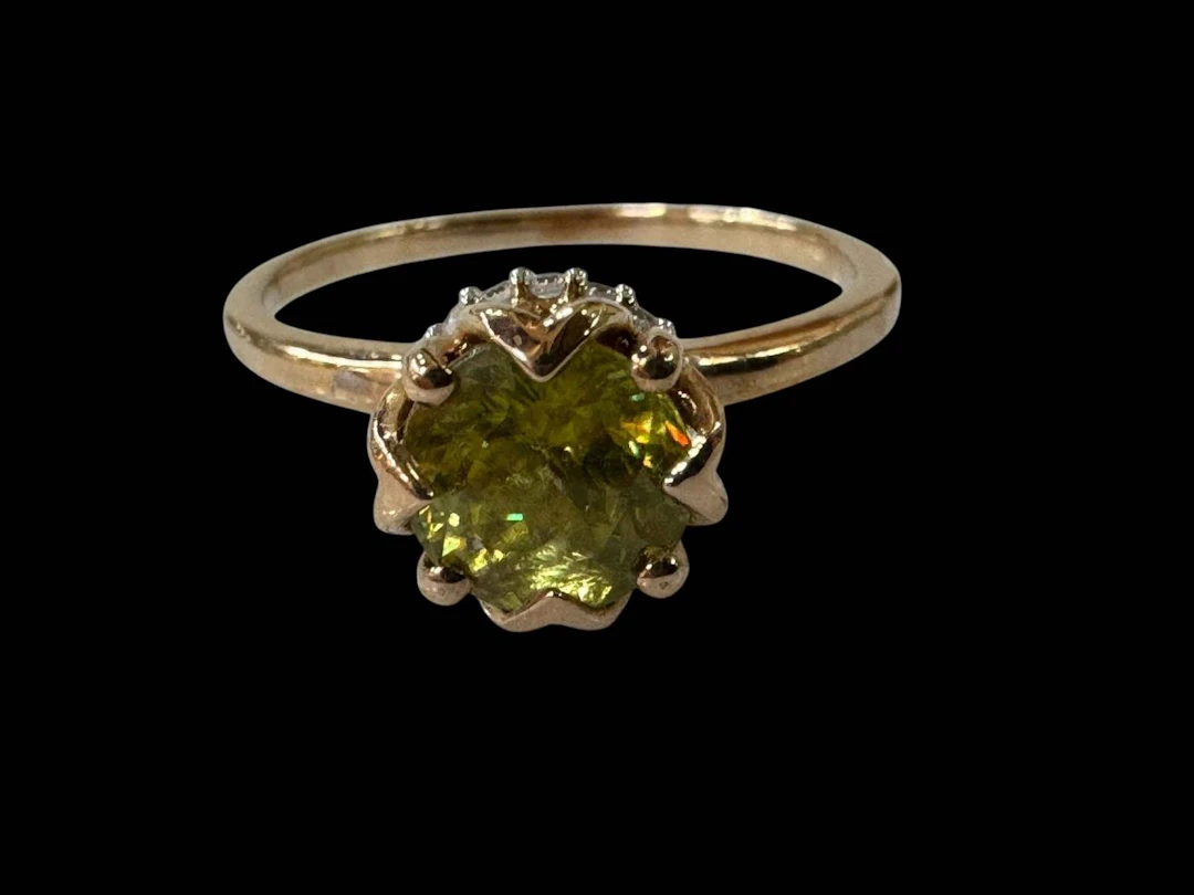 Ambilobe spere 9 carat gold ring, size O.