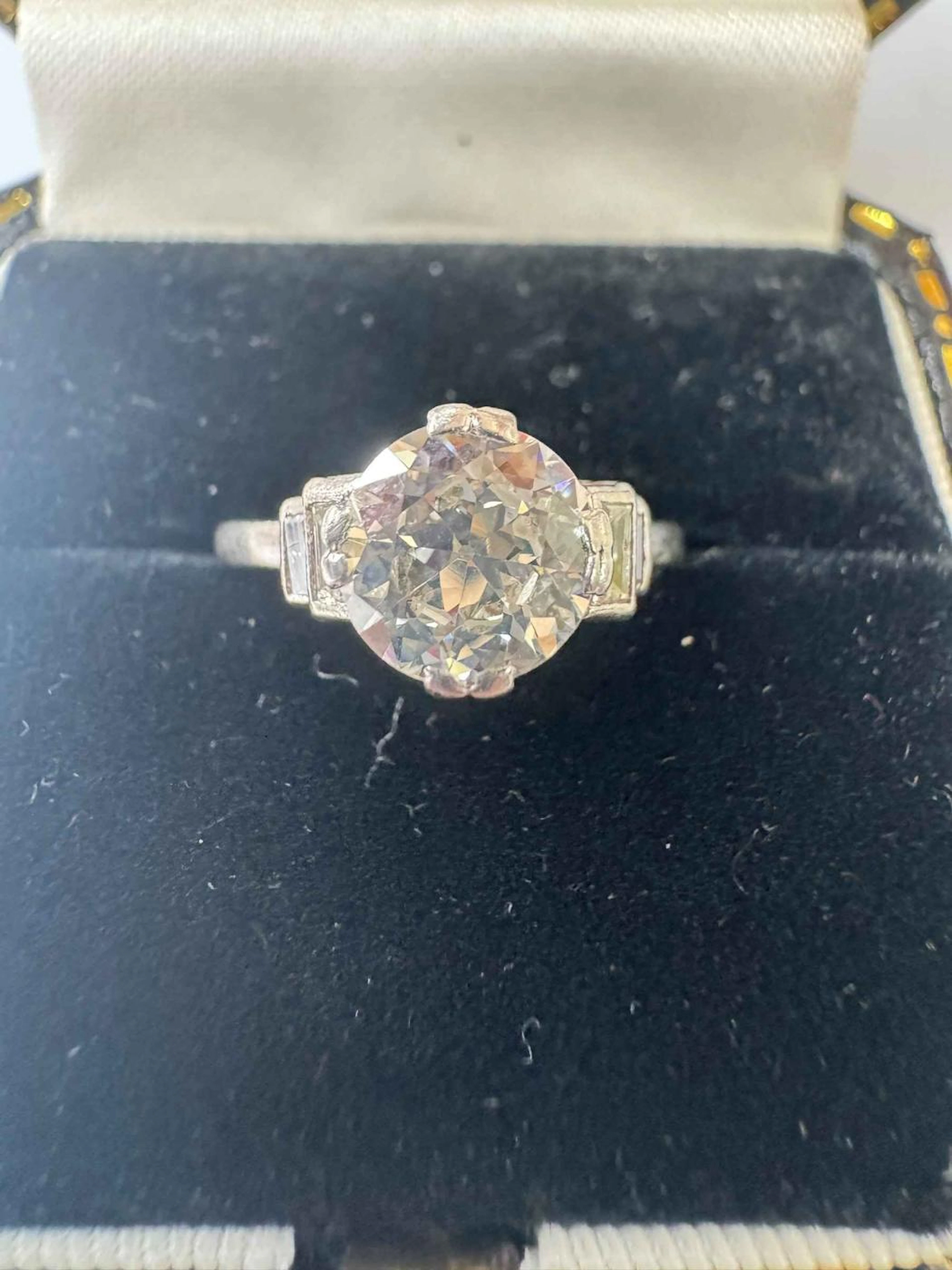 Diamond solitaire platinum ring, the 1.09 brilliant cut diamond with