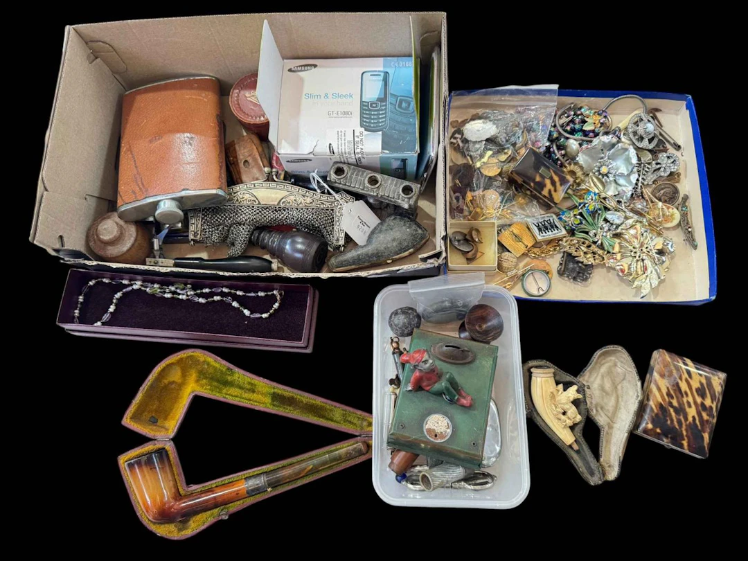 Boxes with collectables, jewellery, etc.