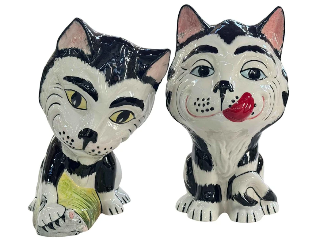 Two Lorna Bailey large cats, Gotcha and Yummy, 27cm.
