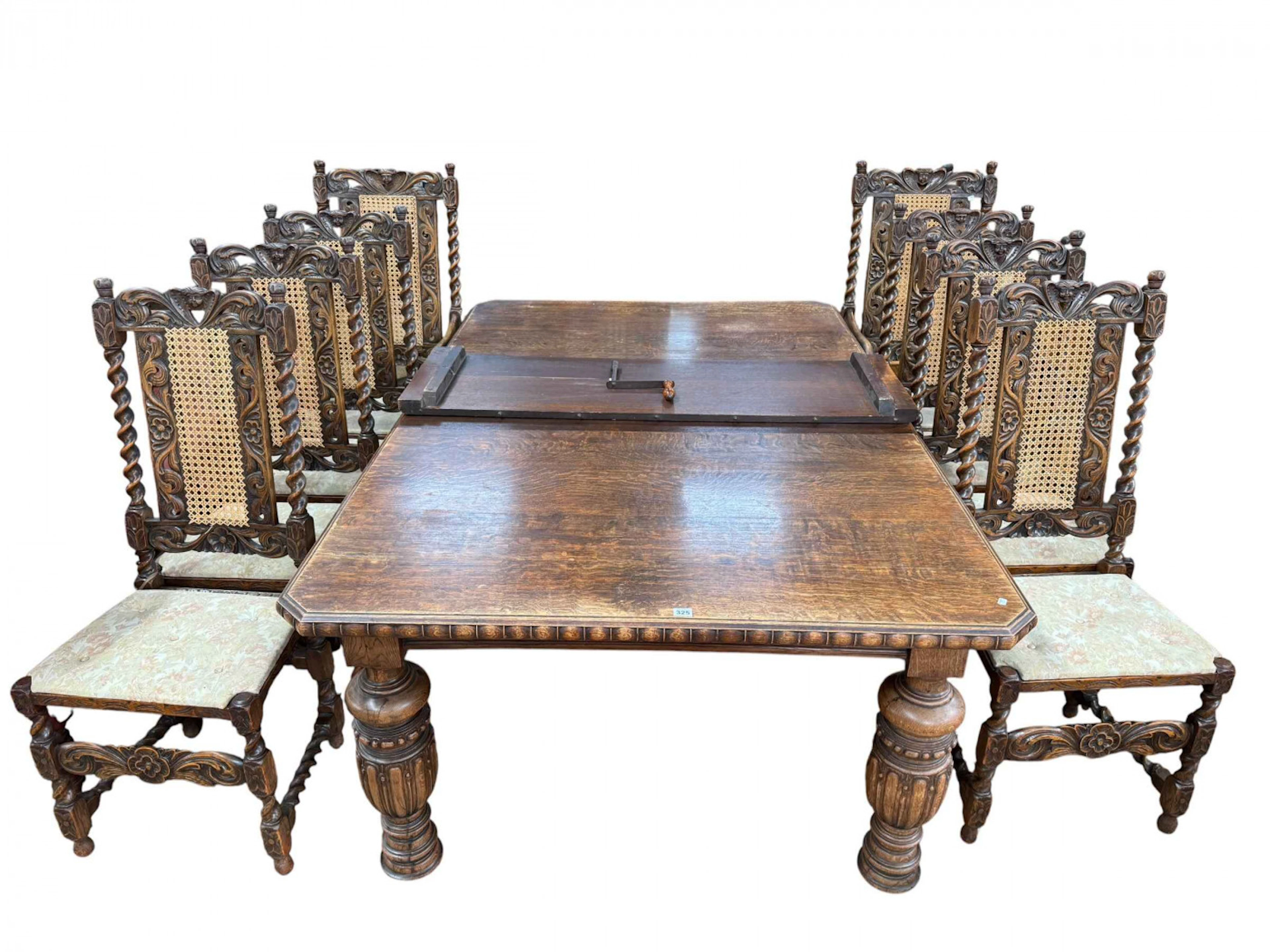 Late 19th Century oak extending dining able raised on bulbous turned