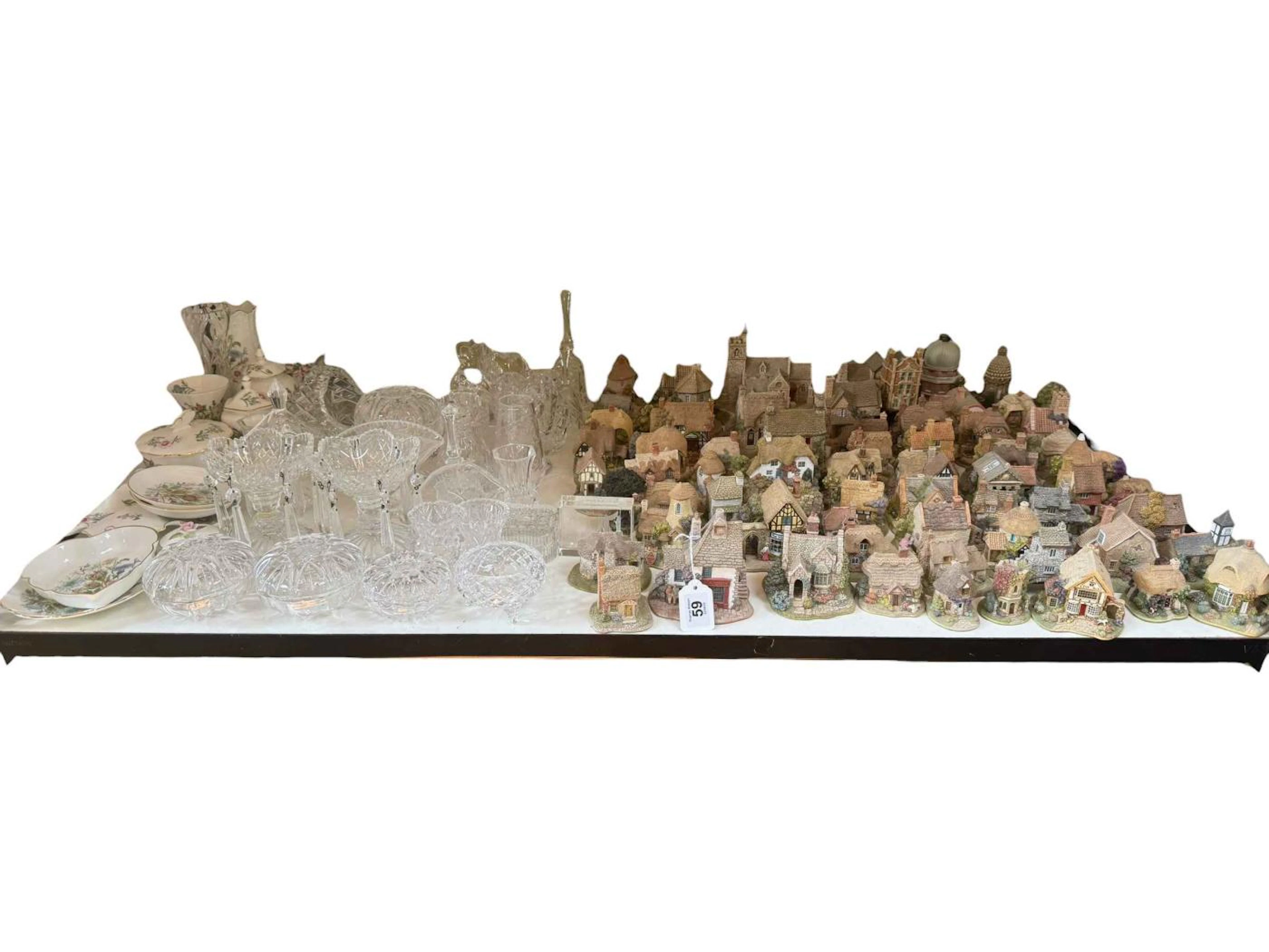 Large collection of Lilliput Lane Cottages together with a collection