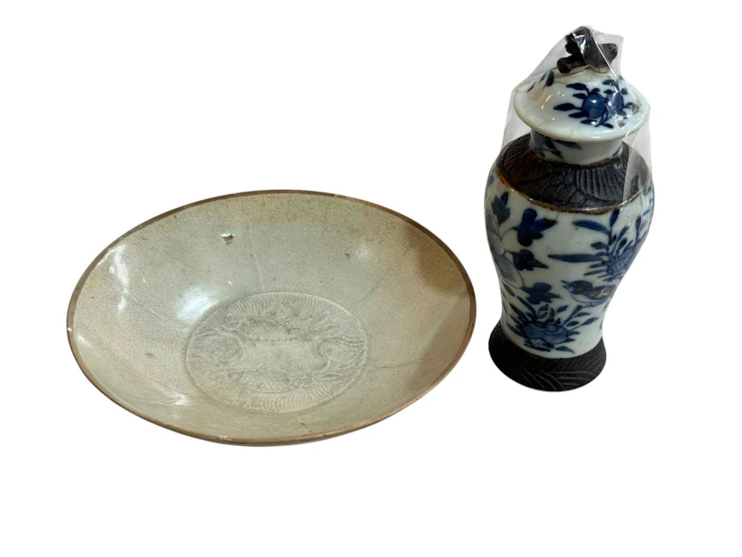 Chinese blue and white lidded vase and a fish decorated saucer dish.