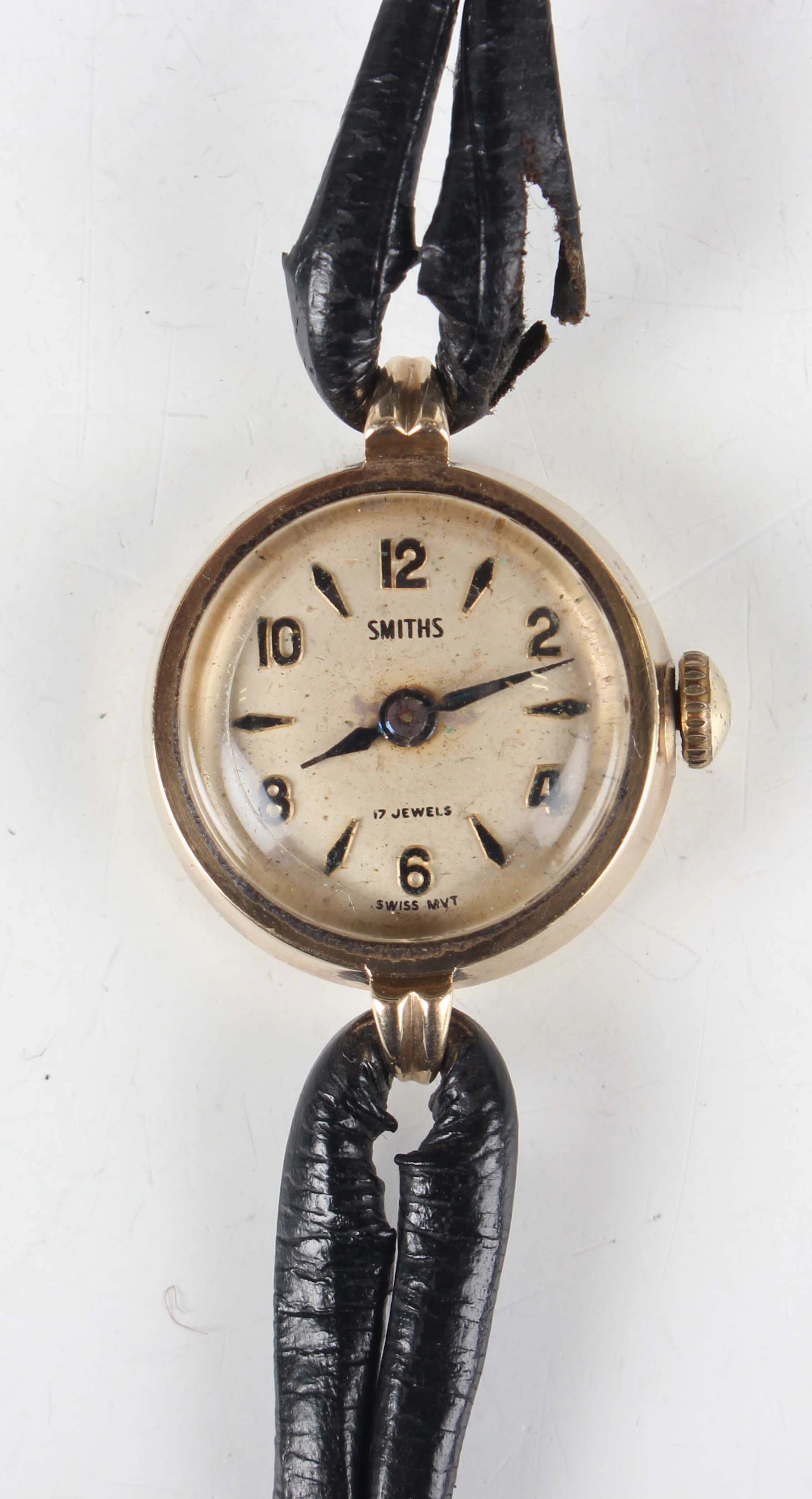 A Smith's 9ct gold circular cased lady's wristwatch, the signed silvered