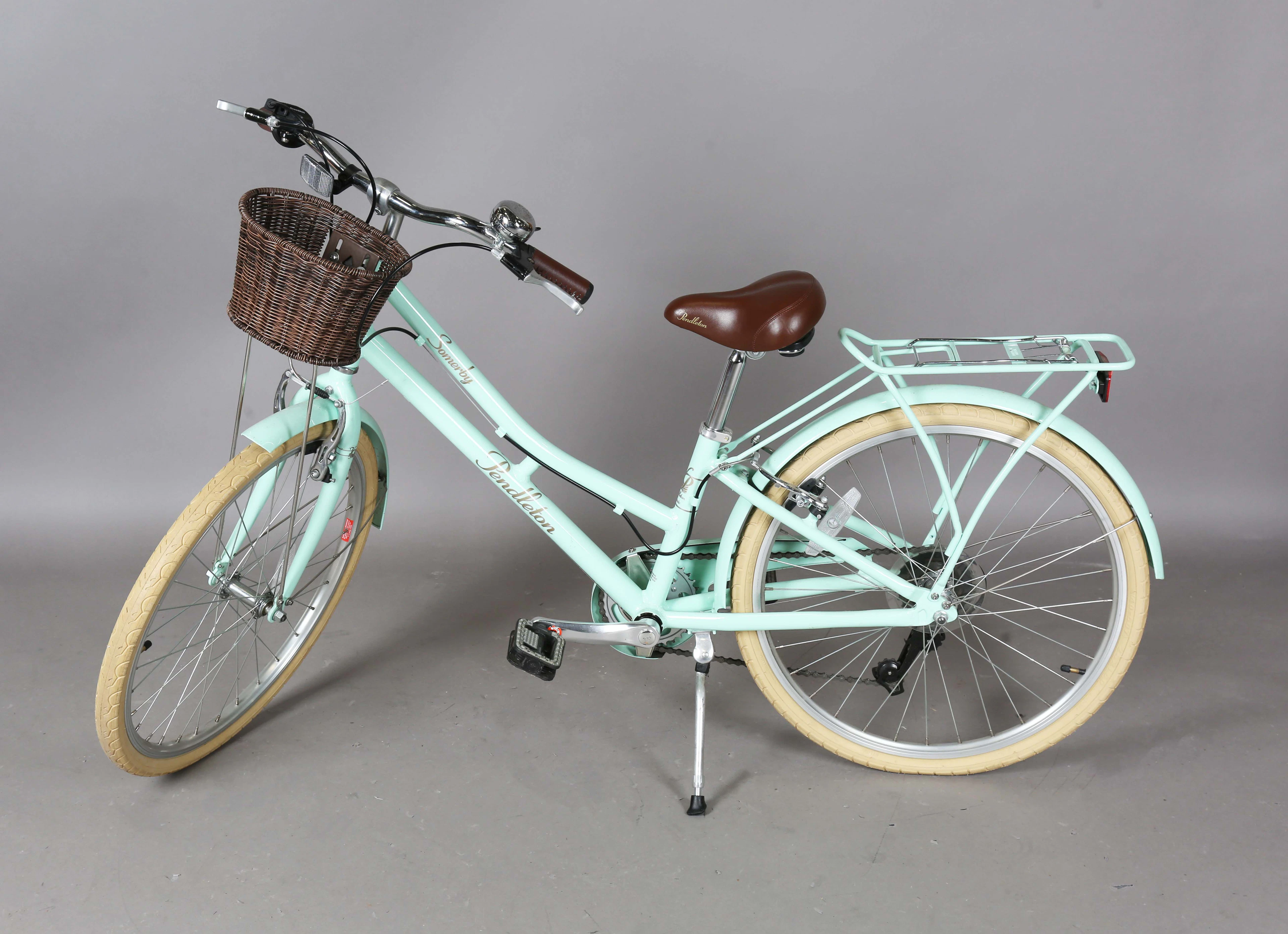 A modern Pendleton Classic 'Somerby' lady's bicycle, finished in turquoise