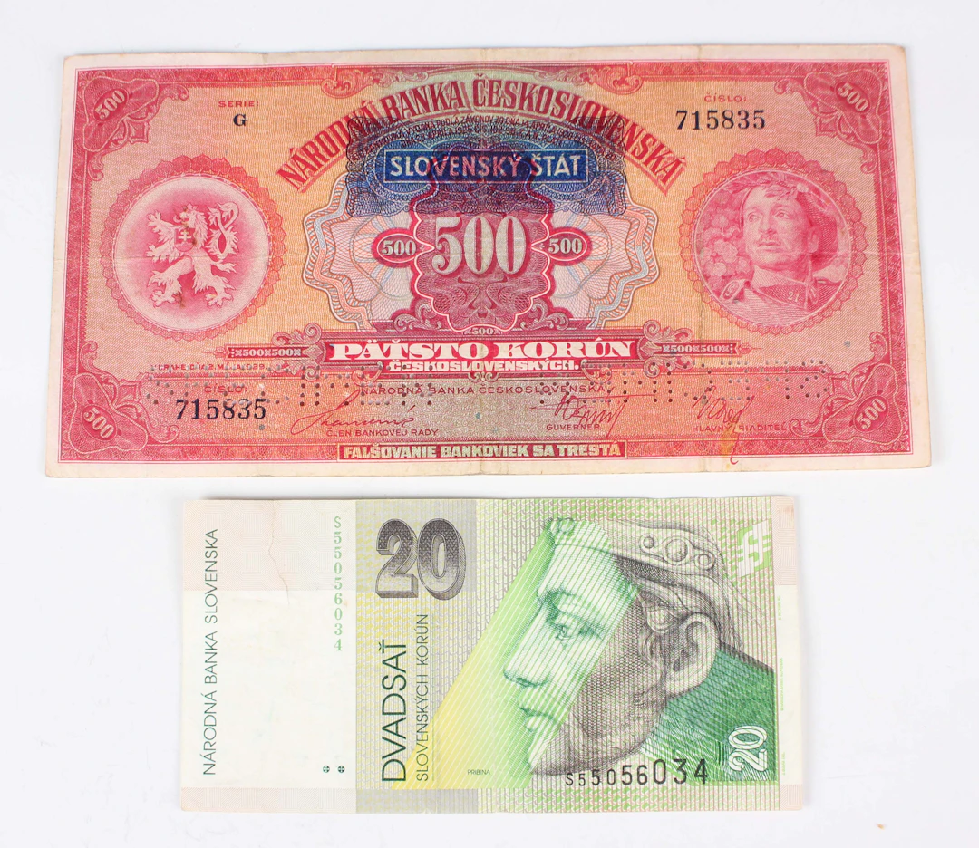 A large collection of mainly European banknotes, including a Republic