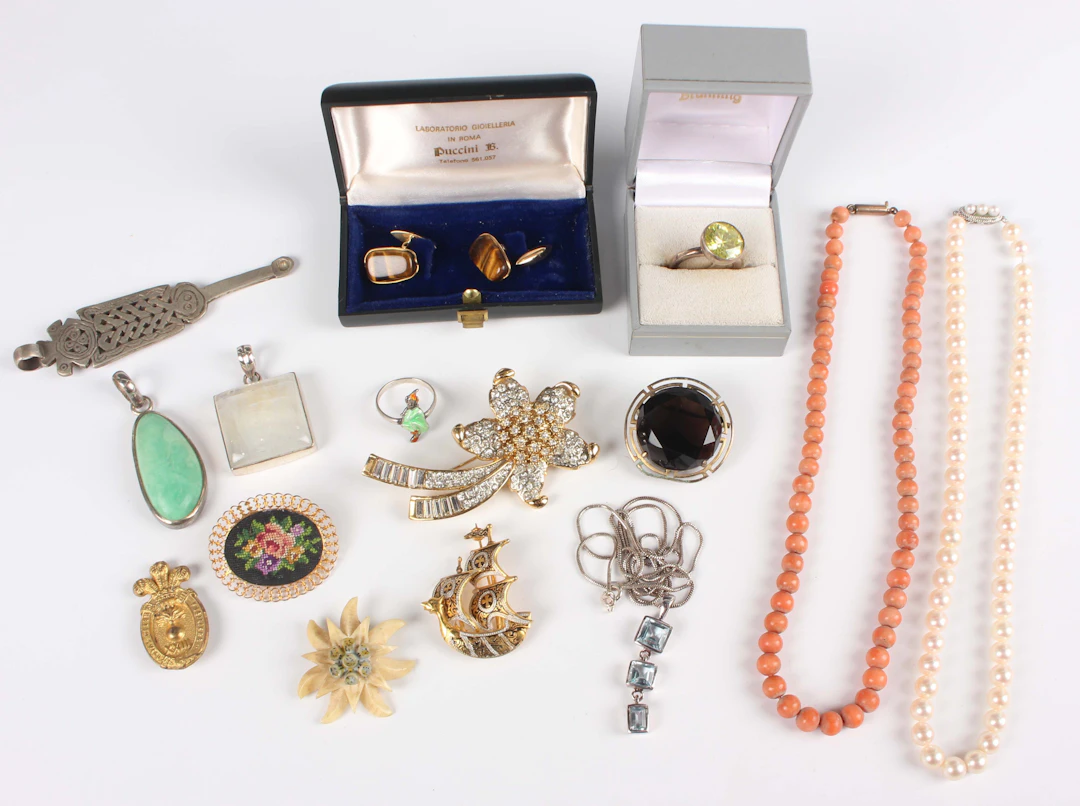 A small group of jewellery, including a single row necklace of coral