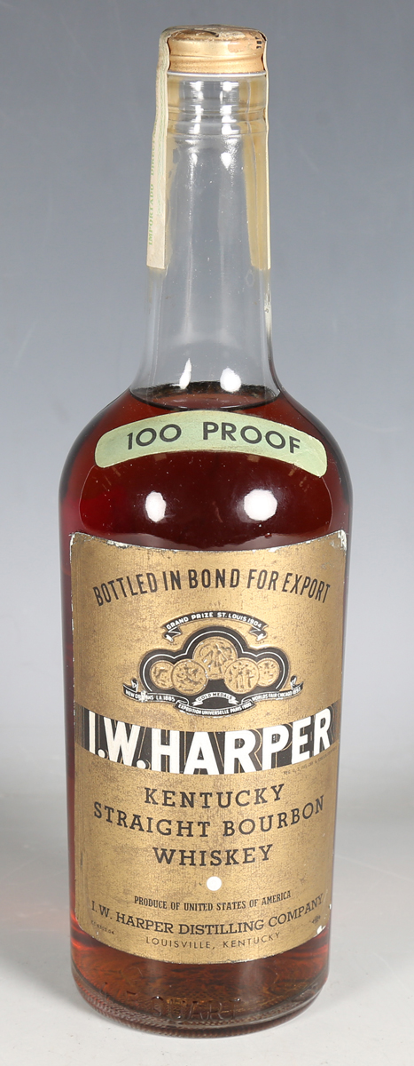 I.W. Harper Kentucky Straight Bourbon Whiskey (1).