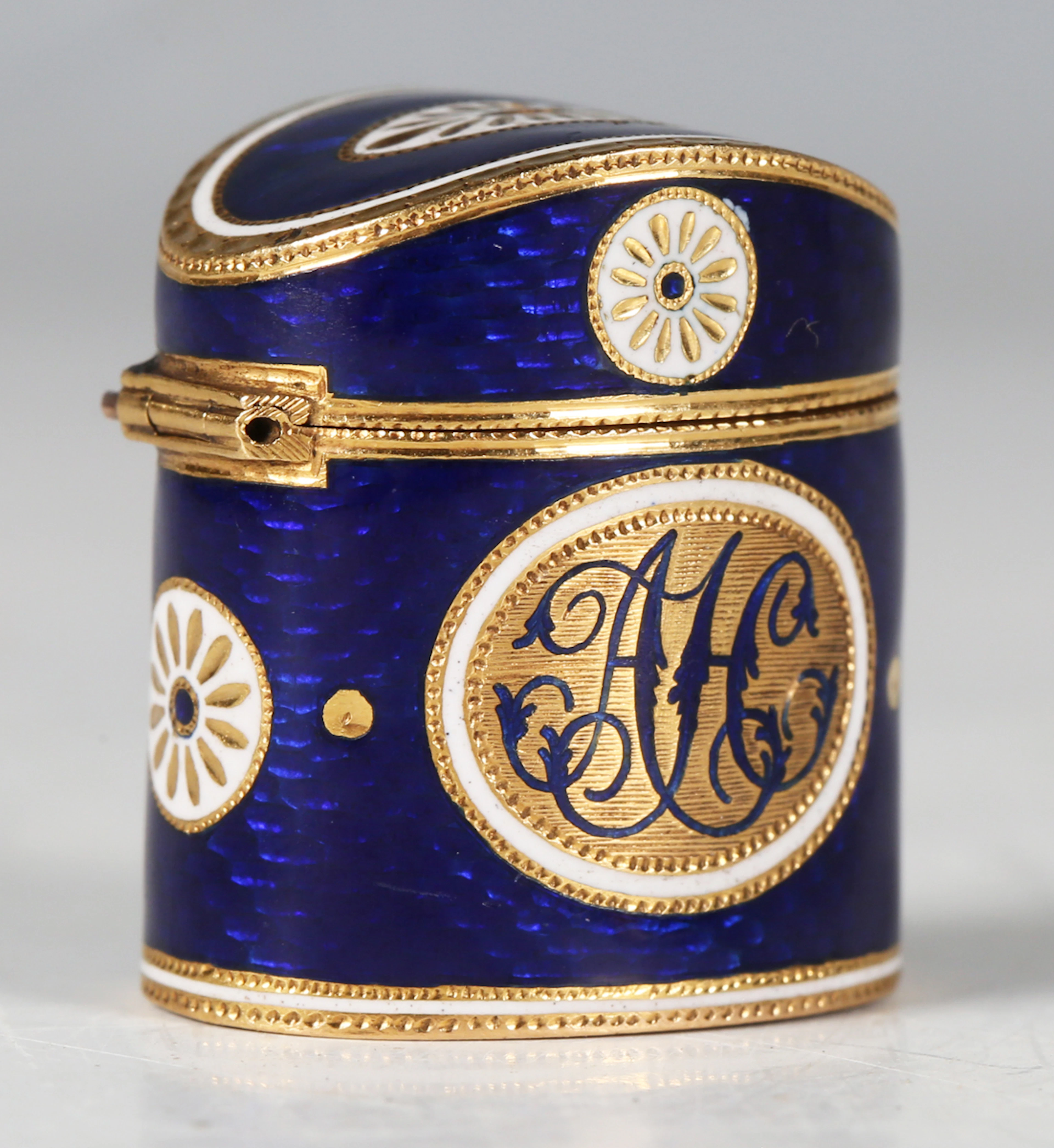A fine late 18th/early 19th century gold and enamelled novelty pill/scent