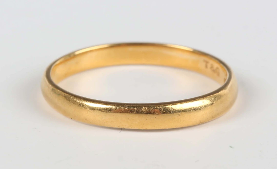 A 22ct gold wedding ring, London 1956, weight 1.9g, ring size approx J.