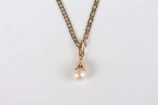 A 9ct gold multiple link neckchain on a boltring clasp, weight 5.9g