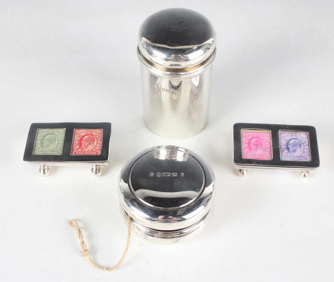 An Elizabeth II silver yo-yo, London 2000 by Asprey & Garrard, weight