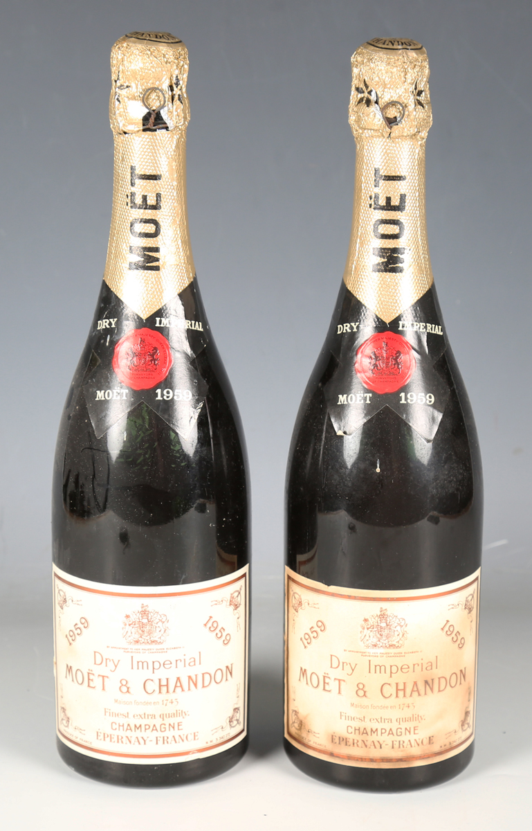 Moët & Chandon Dry Imperial Champagne, 1959 (2).