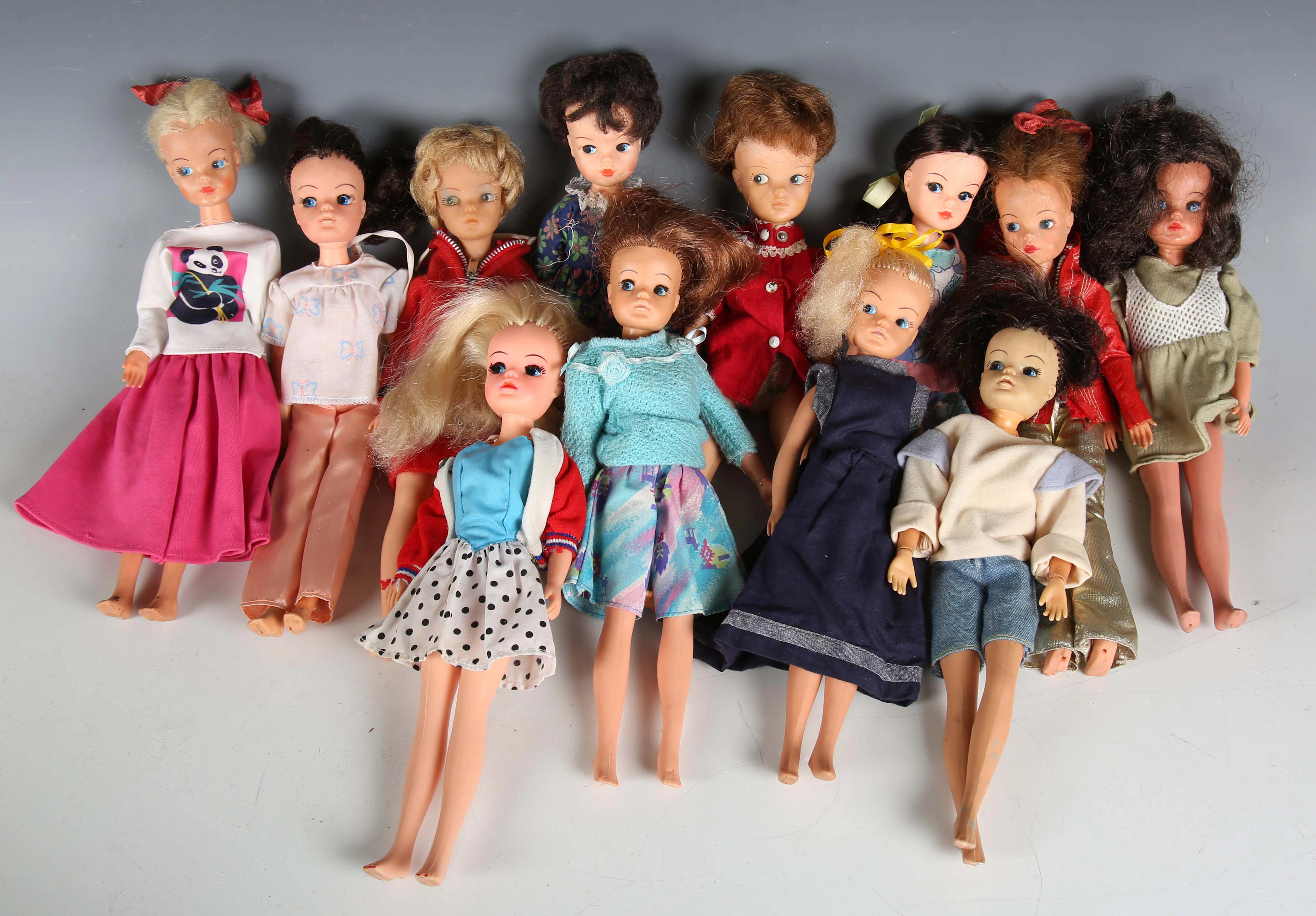 A collection of Pedigree Sindy dolls and accessories, including a