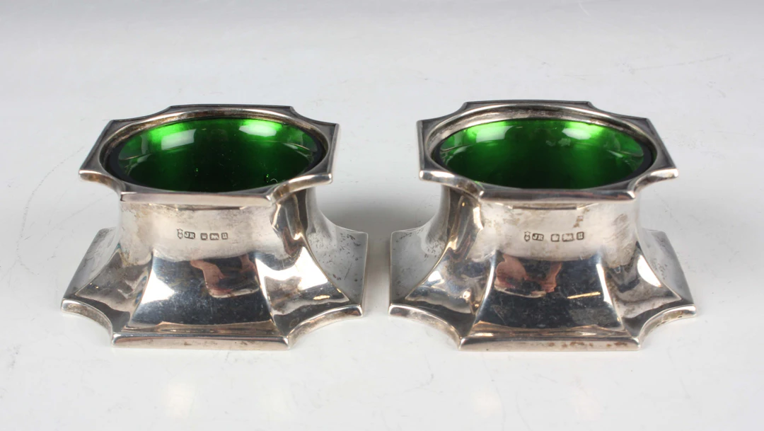 A pair of George V silver salts, each of tapered square form with