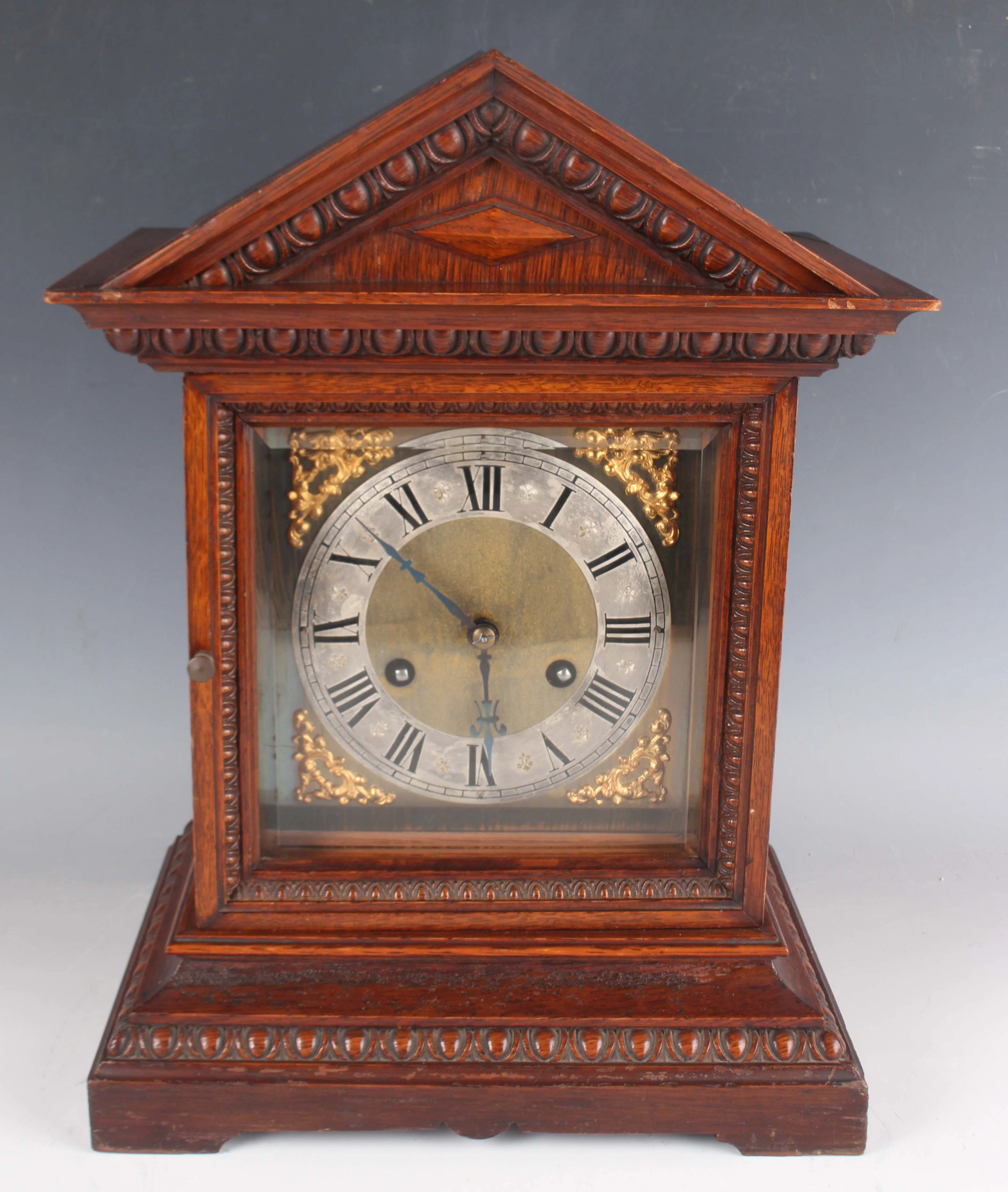 A late 19th century German oak mantel clock, the eight day Junghans