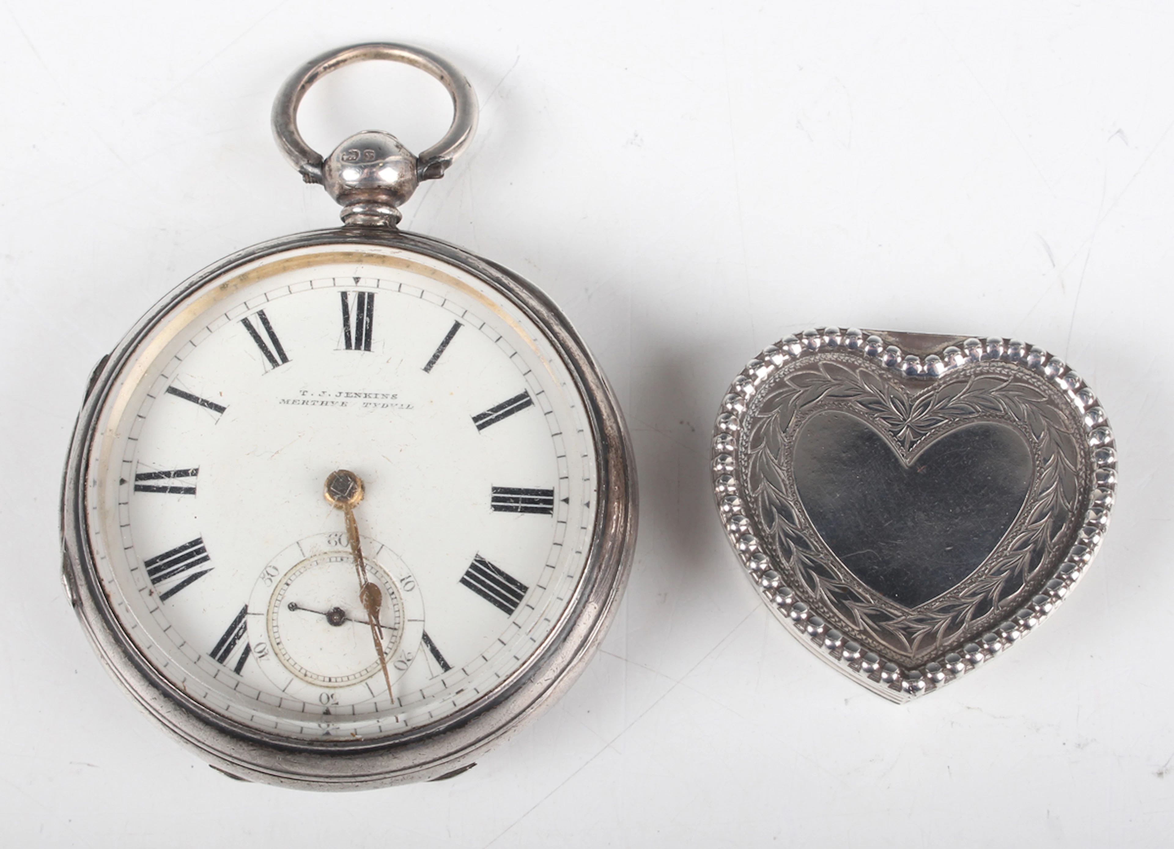An Elizabeth II silver heart shaped pillbox, the hinged lid engraved