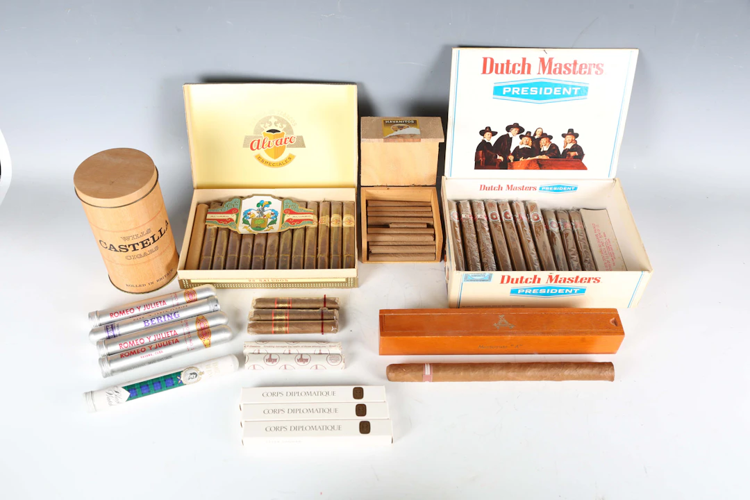 A collection of cigars, including eighteen Dutch Masters President
