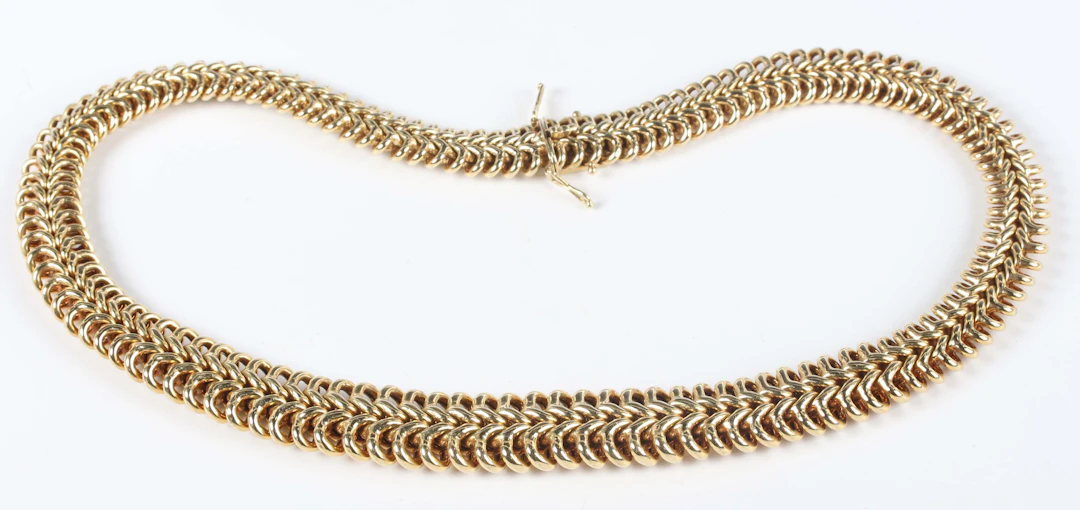 A Dutch gold collar necklace in a slightly graduated woven link design