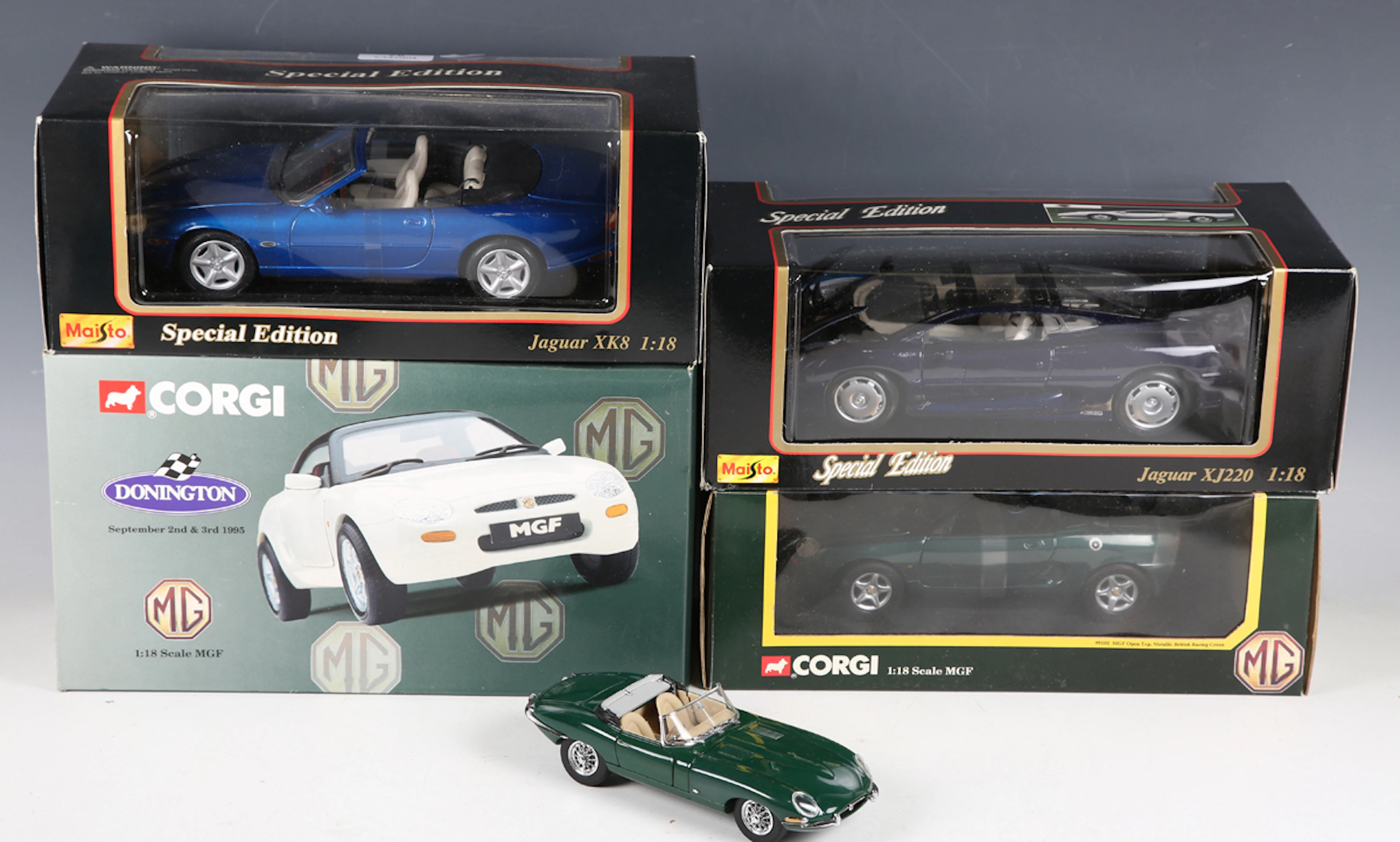 Five large scale model cars, comprising Franklin Mint 1:24 scale 1961