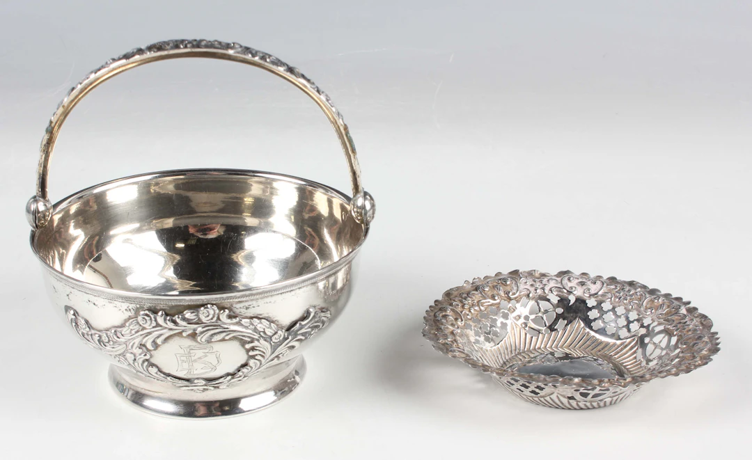 An early 20th century Latvian .875 silver circular basket with swing