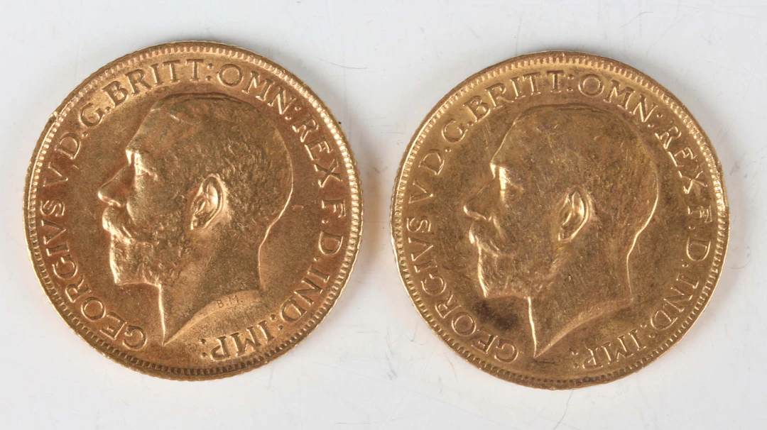 Two George V sovereigns, 1912 and 1920 Perth Mint. Note: this lot