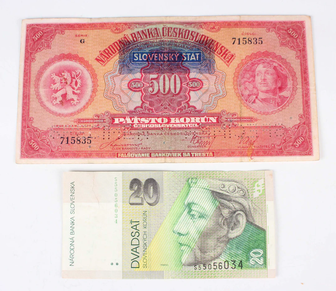 A large collection of mainly European banknotes, including a Republic