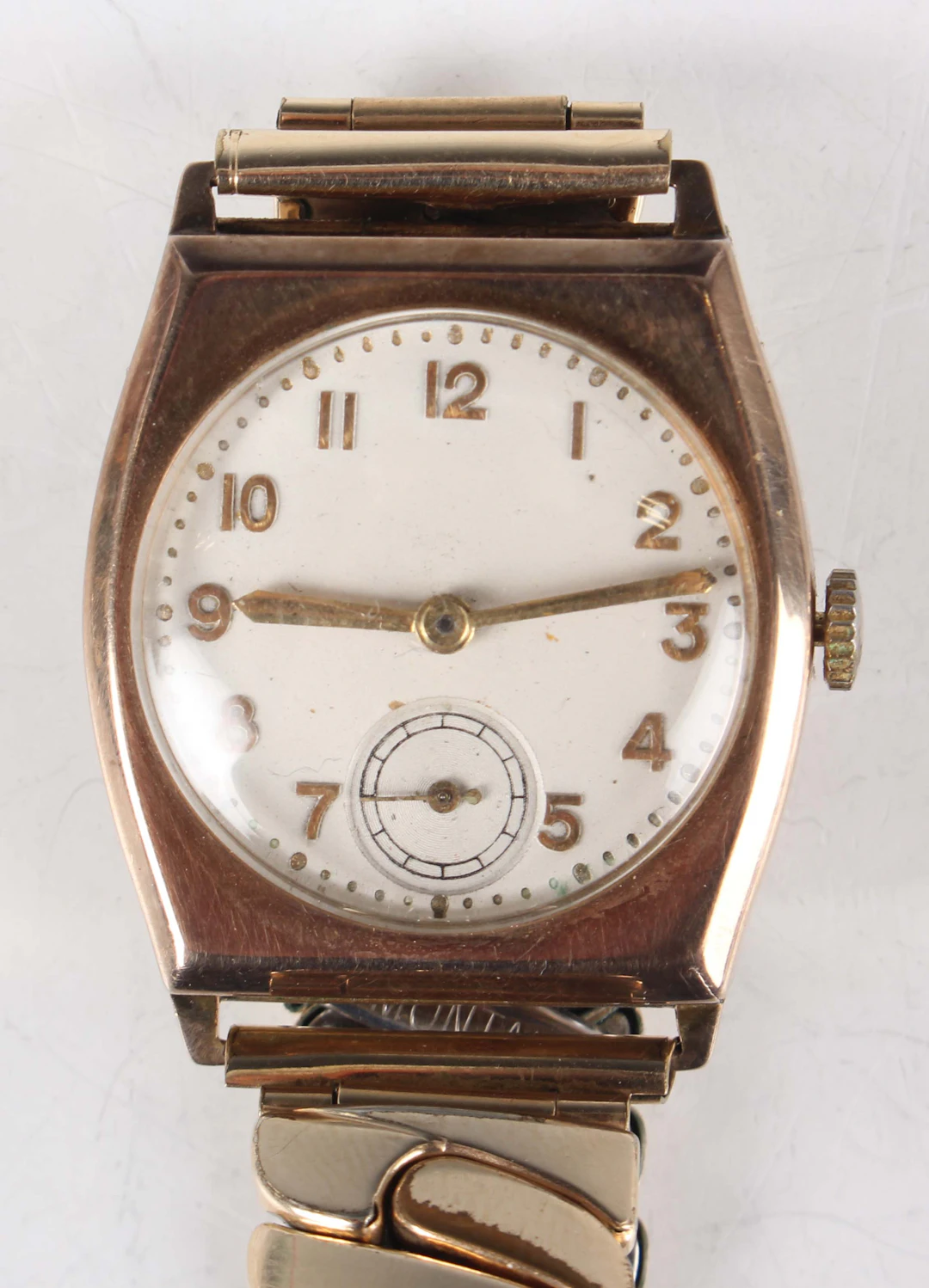 A 9ct gold cased gentleman's wristwatch with unsigned jewelled manual