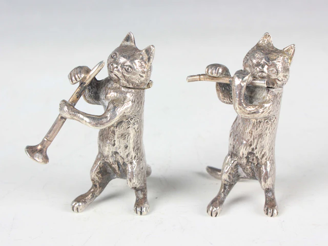 A pair of Edwardian silver novelty vesta cases, each in the form of