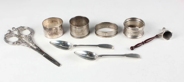 A small group of assorted silver, including a set of six coffee spoons