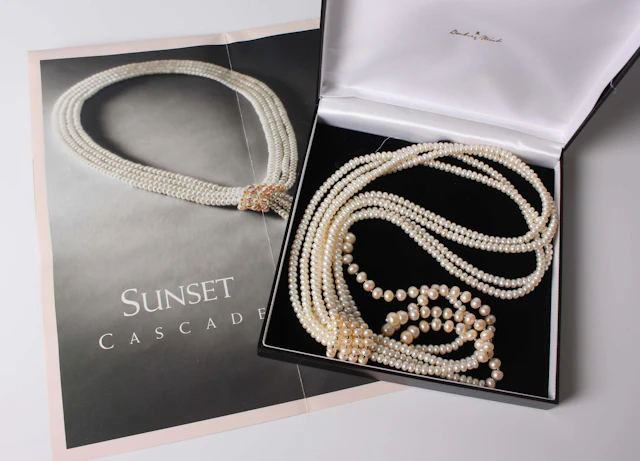 A Danbury Mint ‘Sunset Cascade’ freshwater cultured pearl lariat style