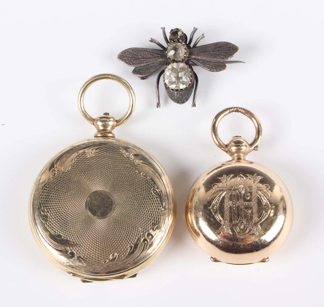 A Victorian circular pendant locket, the interior glazed with four