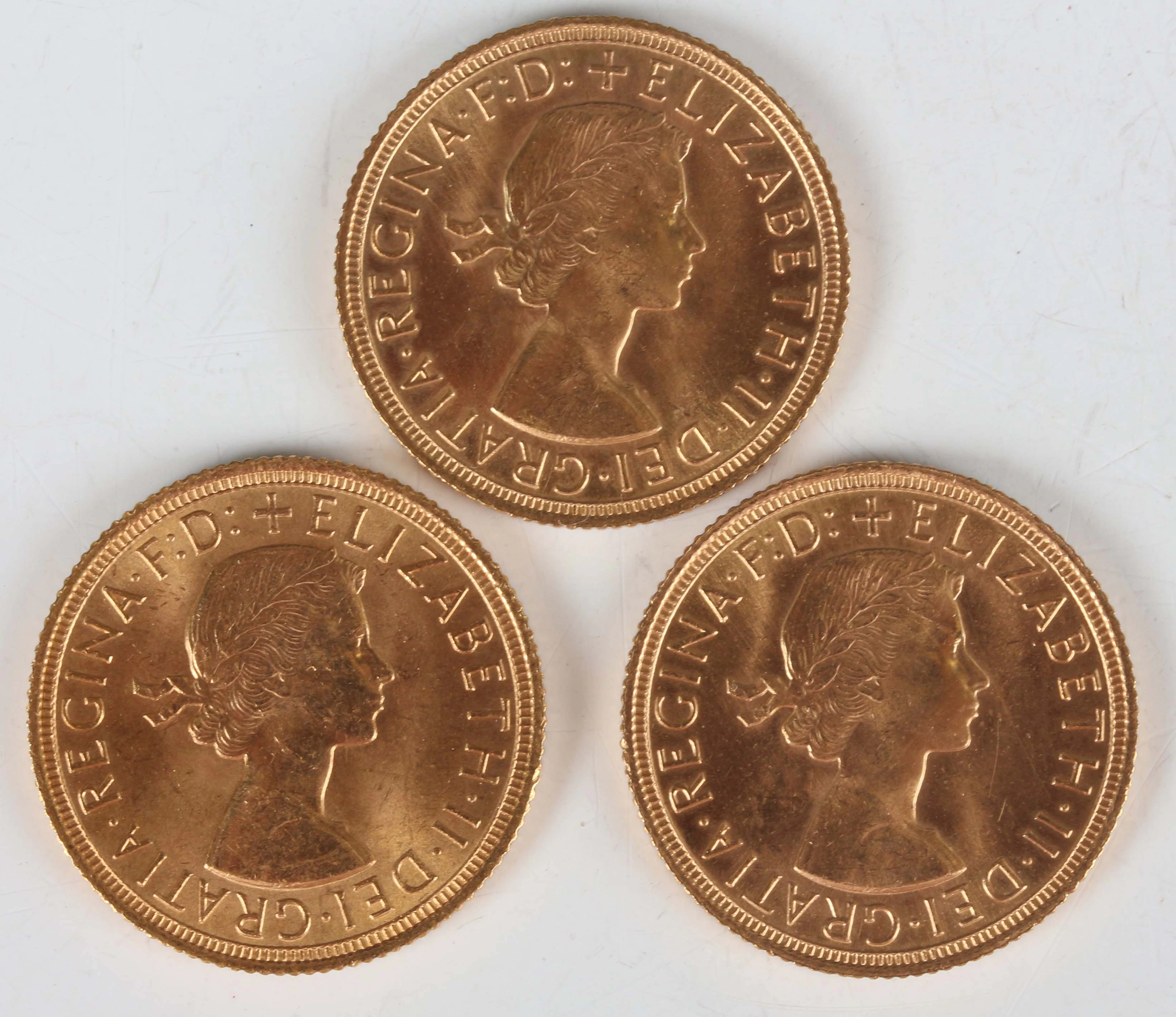 Three Elizabeth II sovereigns 1958. Note: this lot includes an HMRC
