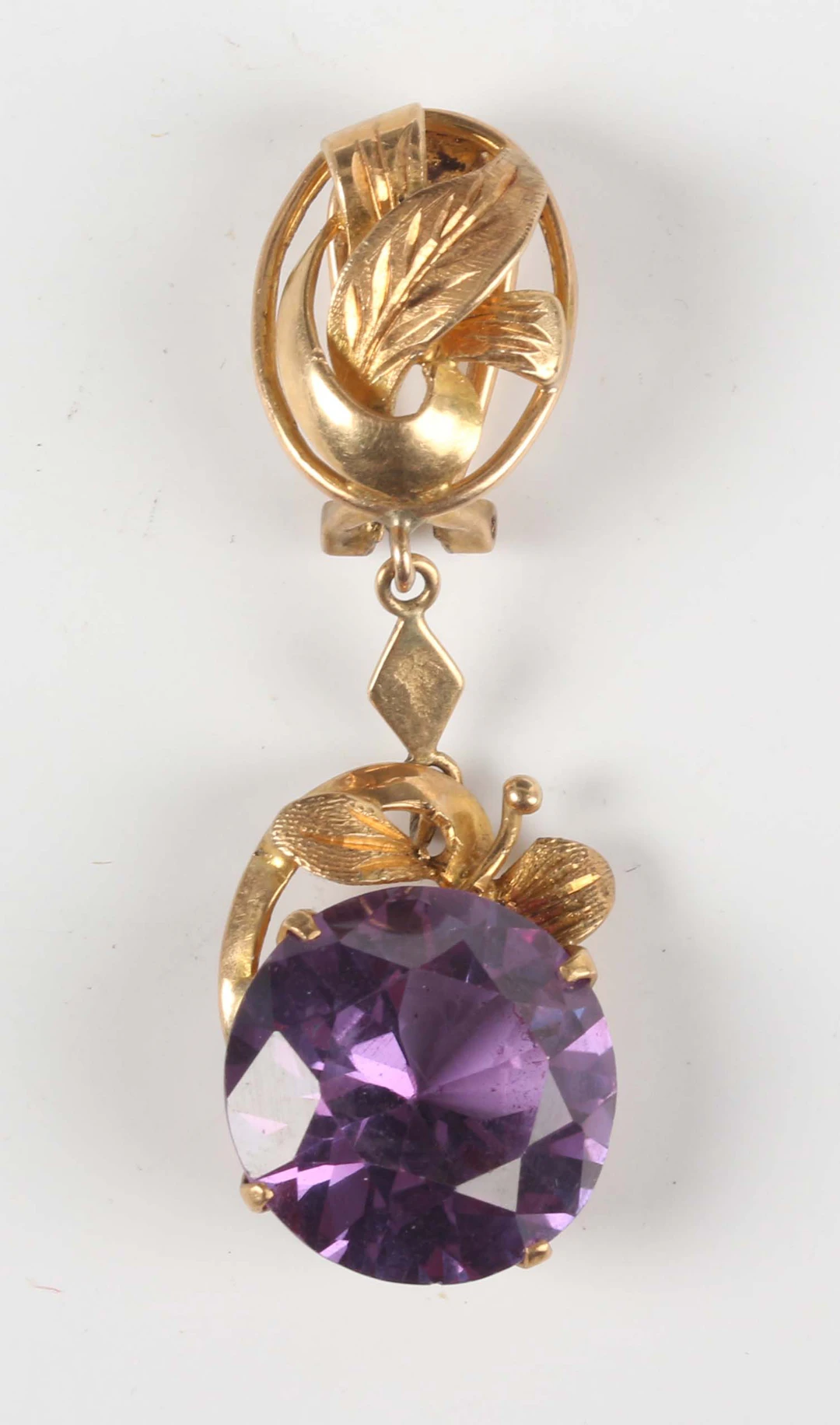 A single gold and synthetic colour-change sapphire pendant earring