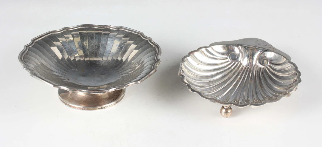 A George V silver butter shell, raised on ball feet, Sheffield 1913