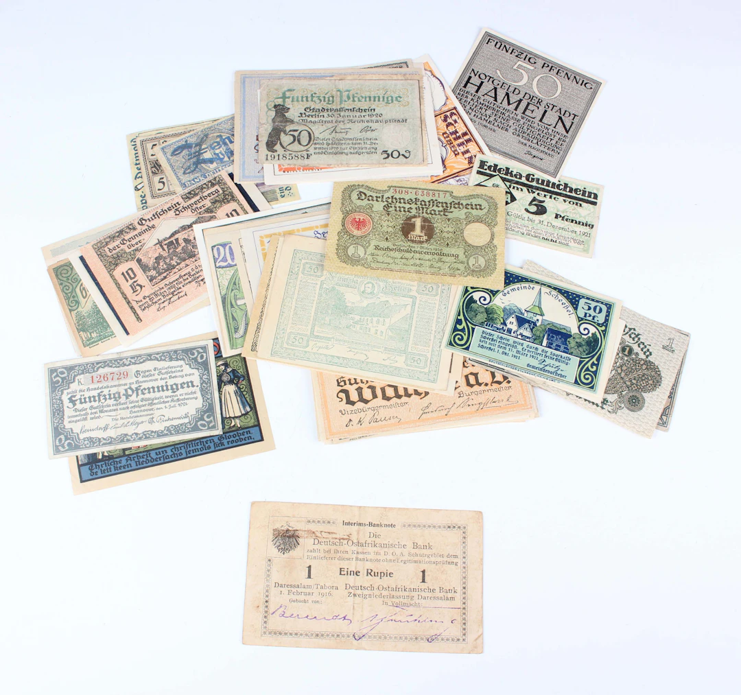 A large collection of early to mid-20th century German banknotes