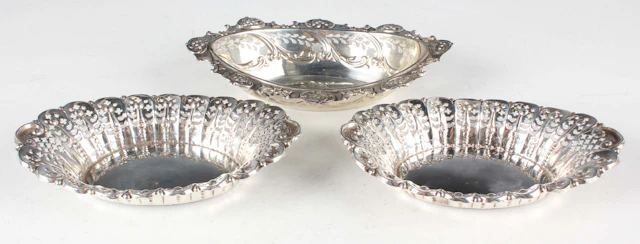 A pair of late Victorian silver oval bonbon dishes, each with pierced