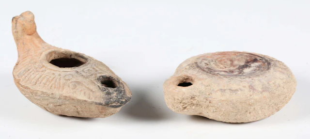 An ancient Roman terracotta oil lamp, circa 1st-2nd century, the central
