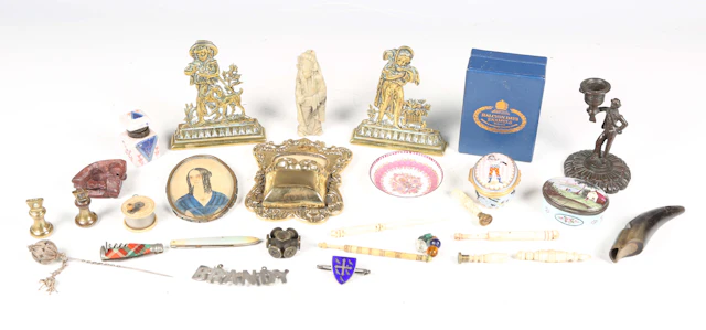 A mixed group of collectors' items, including an 18th century South