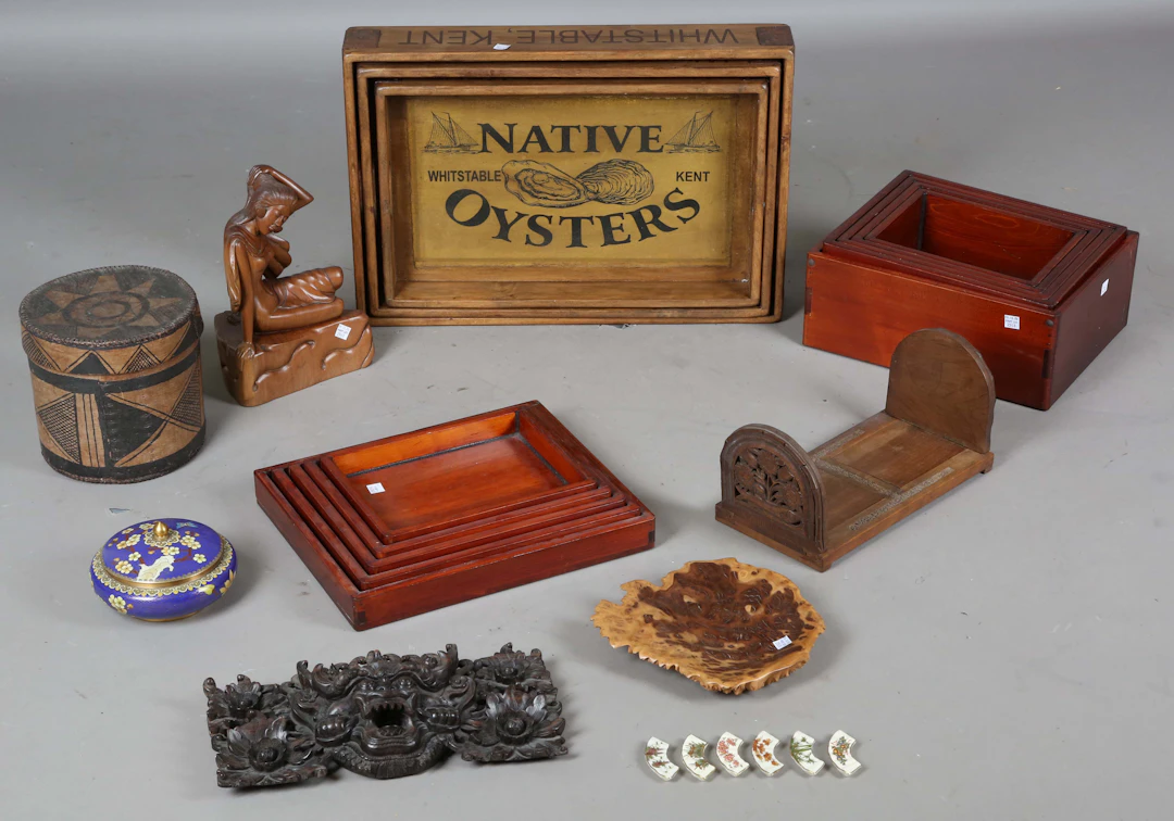 A mixed group of collectors' items, including a set of three interfitting