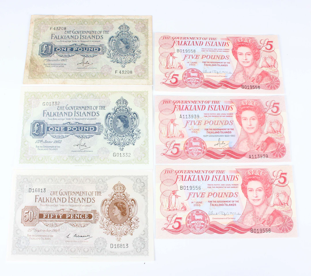 A small group of Falkland Islands banknotes, including a Government